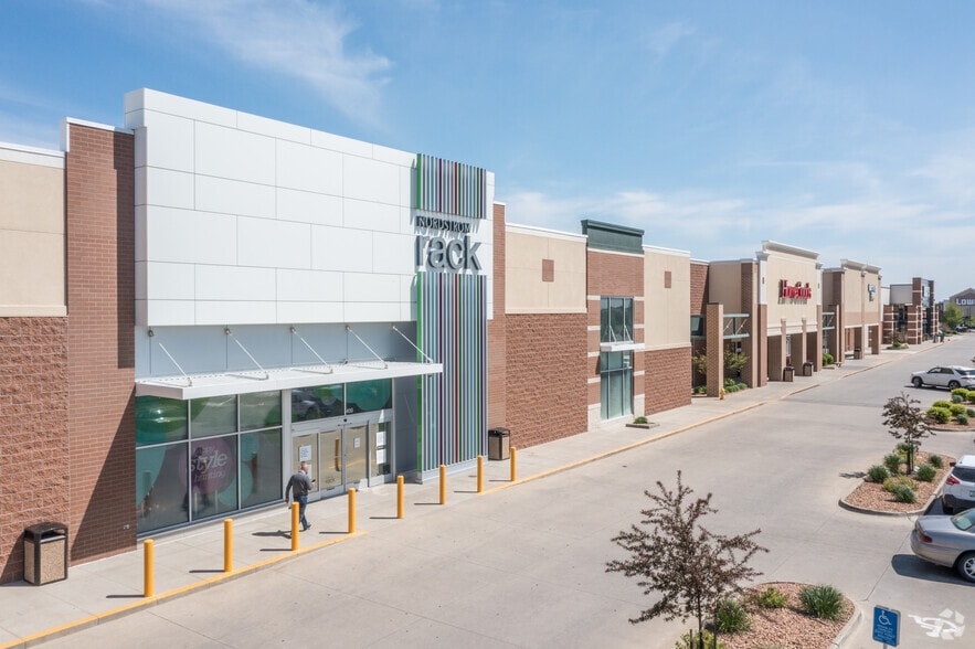 320 S Jordan Creek Pky, West Des Moines, IA for sale - Building Photo - Image 2 of 7