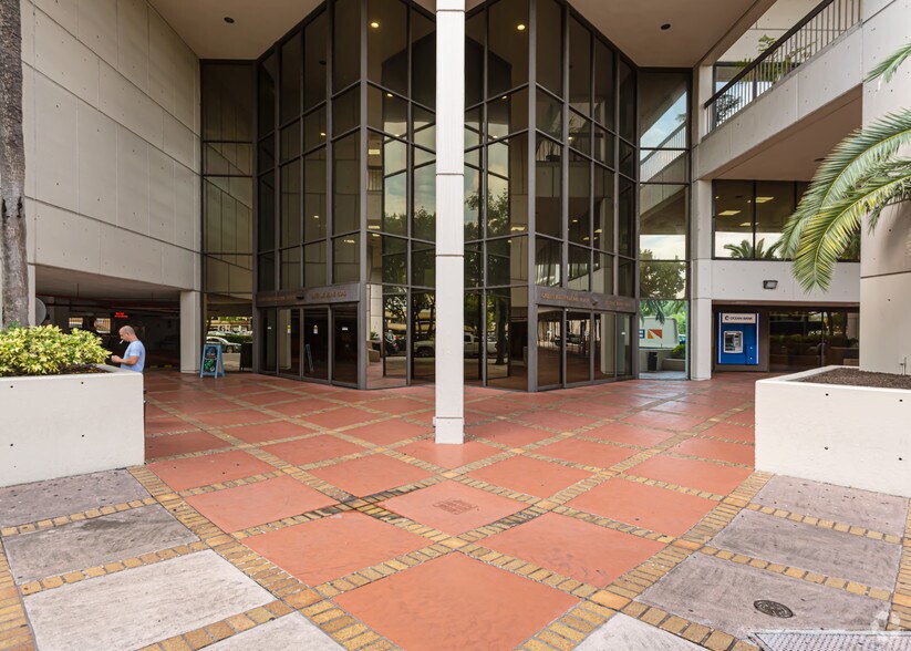 2655 Le Jeune Rd, Coral Gables, FL for lease - Building Photo - Image 3 of 18