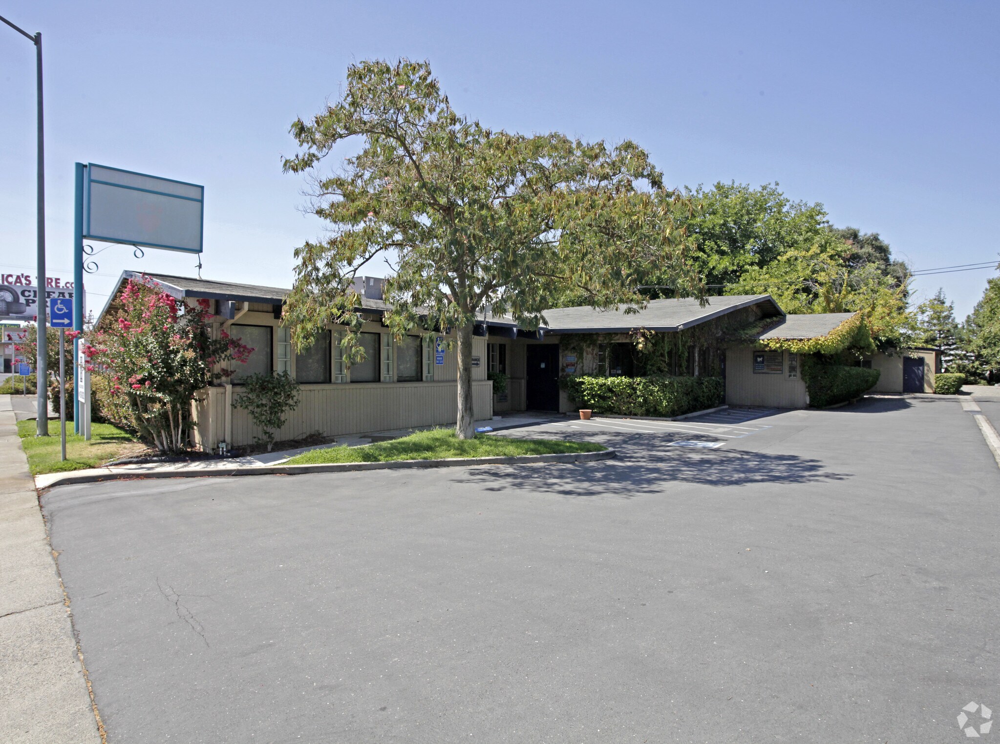 6420 Freeport Blvd, Sacramento, CA 95822