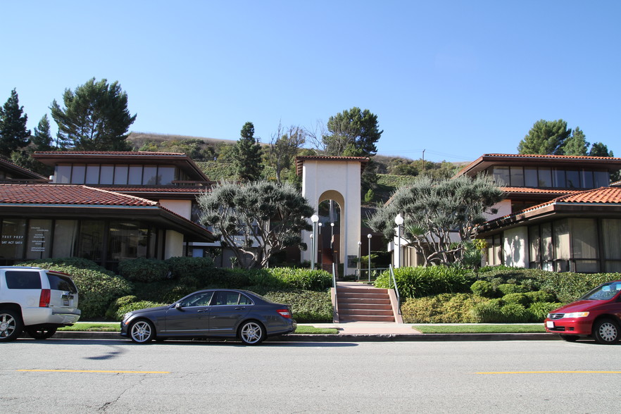 655 Deep Valley Dr, Rolling Hills Estates, CA for lease - Primary Photo - Image 1 of 4