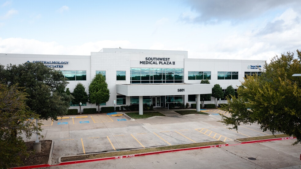 5801 Oakbend Trl, Fort Worth, TX for lease - Building Photo - Image 2 of 3