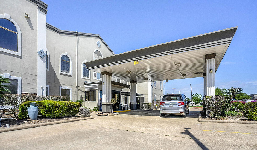 201 N Texas Ave, Webster, TX for sale - Building Photo - Image 1 of 1