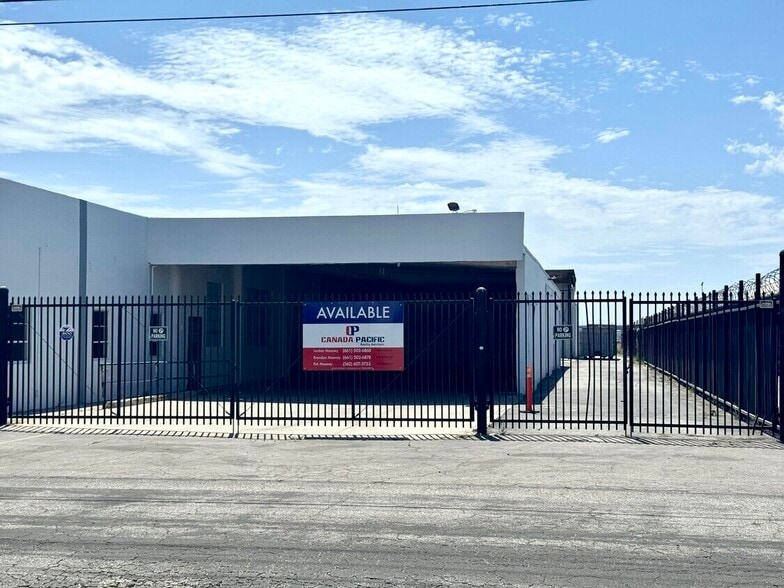 5400 W 104th St, Los Angeles, CA for lease - Building Photo - Image 2 of 15