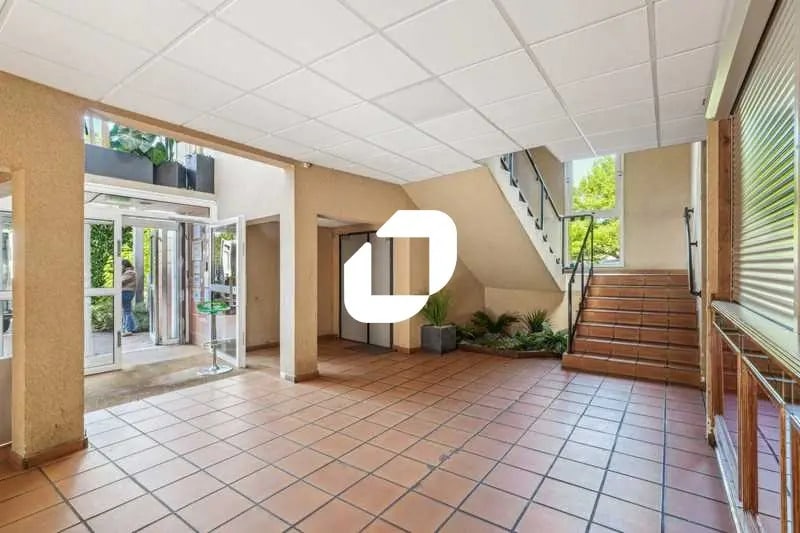 Office in Tremblay-en-France for lease - Lobby - Image 3 of 9