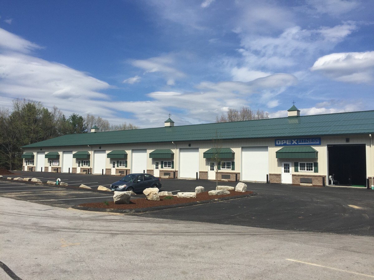 209 W River Rd, Hooksett, NH 03106