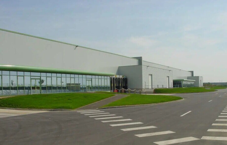 Zi, Chaulnes for lease - Building Photo - Image 2 of 21