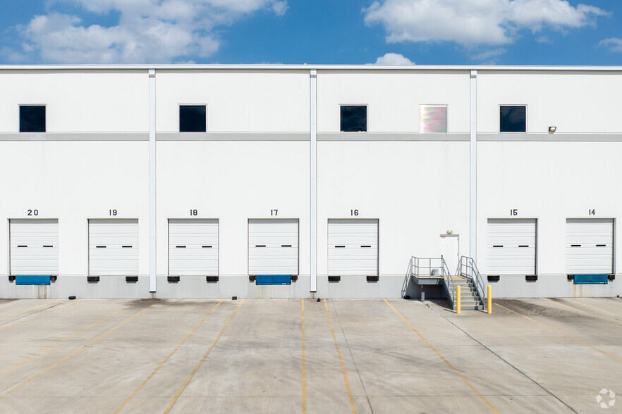 1215 Rankin Rd, Houston, TX for lease - Building Photo - Image 2 of 9