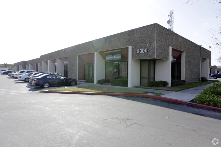 2223-2320 S Fairview St, Santa Ana, CA for lease - Building Photo - Image 1 of 20