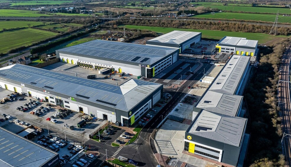 Chelmsford Rd, Rayleigh for lease - Building Photo - Image 3 of 10