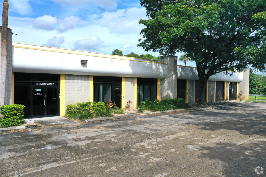 1700 NW 65th Ave, Plantation, FL for lease - Building Photo - Image 3 of 8