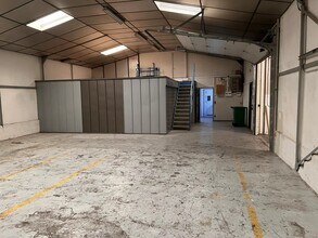 Flex in Bourgoin-Jallieu for lease Interior Photo- Image 2 of 3