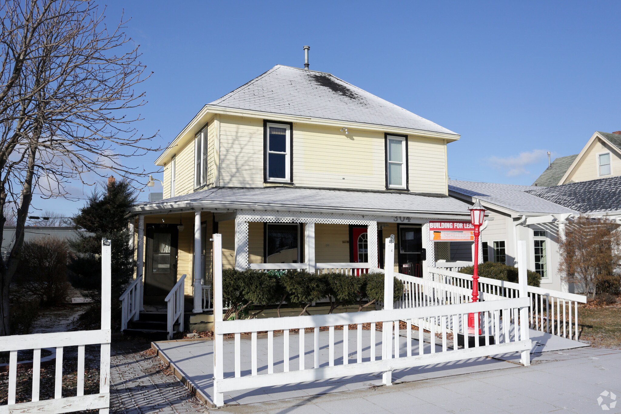 304 5th St, West Des Moines, IA for sale Primary Photo- Image 1 of 1