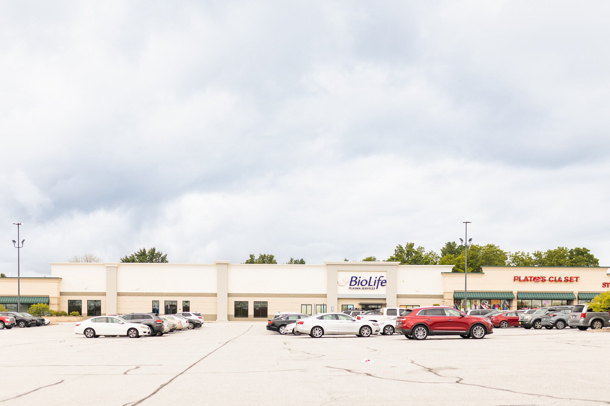 5250 Elmore Ave, Davenport, IA for sale Primary Photo- Image 1 of 8