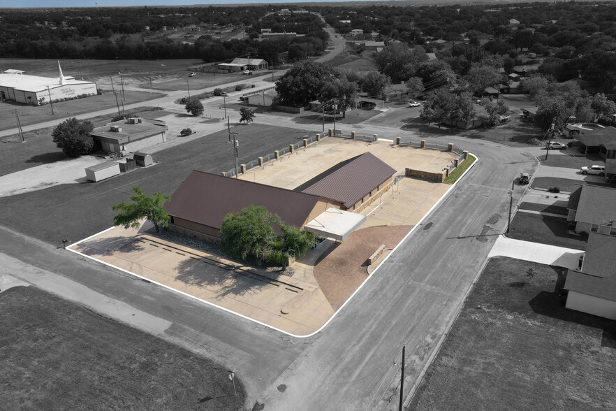 598 Cactus St, Giddings, TX for lease - Primary Photo - Image 2 of 7