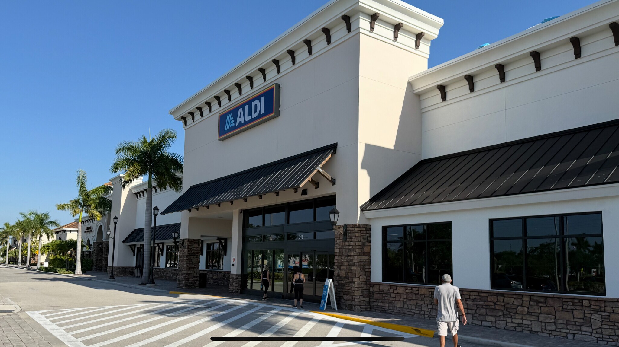8811 W Boynton Beach Blvd, Boynton Beach, FL for lease Building Photo- Image 1 of 7
