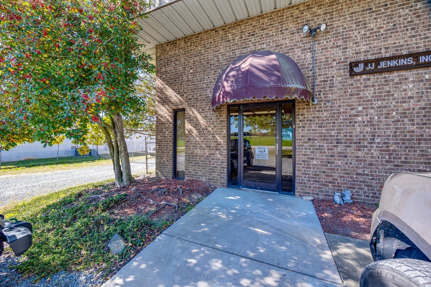 3380 Smith Farm Rd, Matthews, NC for sale - Building Photo - Image 3 of 31