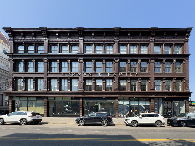 185 Broadway, Brooklyn, NY for lease - Building Photo - Image 1 of 2
