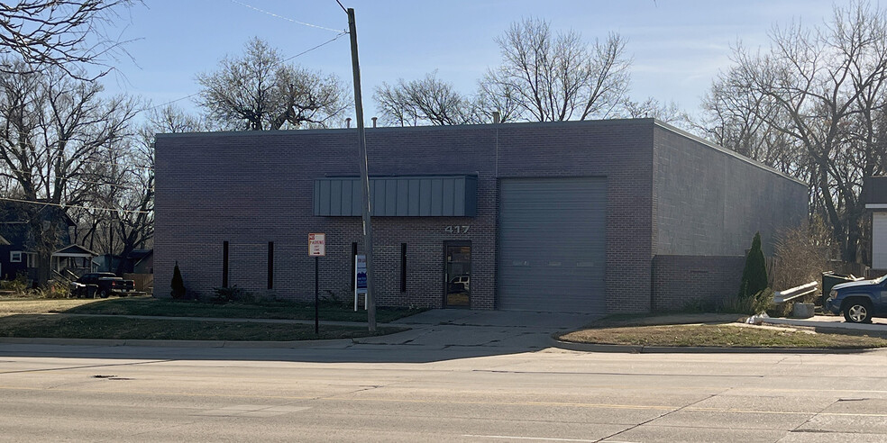 417 SE 10th Ave, Topeka, KS for lease - Building Photo - Image 1 of 7