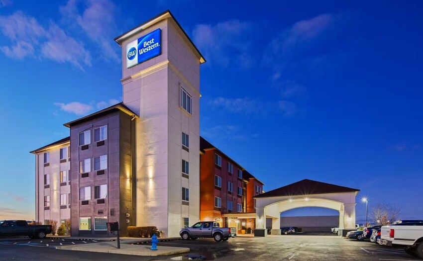 2020 Leigh Way, White City, OR for sale - Primary Photo - Image 1 of 1