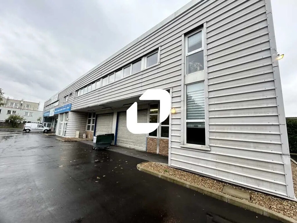 Location Bureaux 500 m² - Photo 1