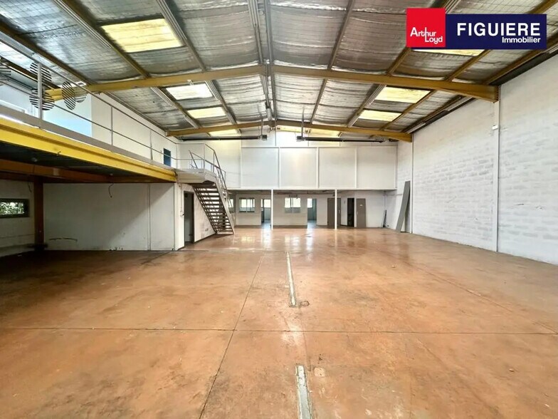 Office in Vitrolles for lease - Interior Photo - Image 2 of 14