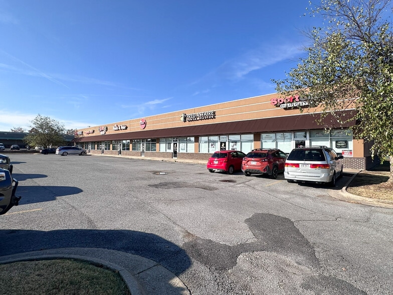 1702 S Walton Blvd, Bentonville, AR for lease - Building Photo - Image 2 of 4