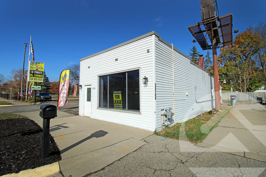 33760 Ford Rd, Westland, MI for lease - Building Photo - Image 1 of 9