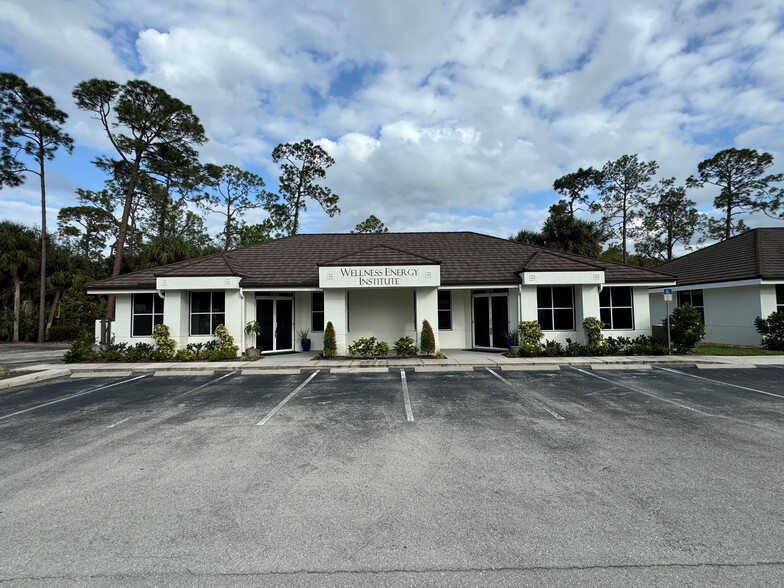 5435 Park Central Ct, Naples, FL for sale - Building Photo - Image 1 of 20