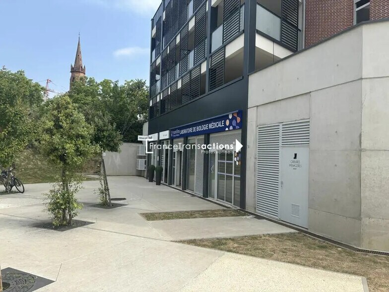 Retail in L'Union for lease - Building Photo - Image 2 of 6