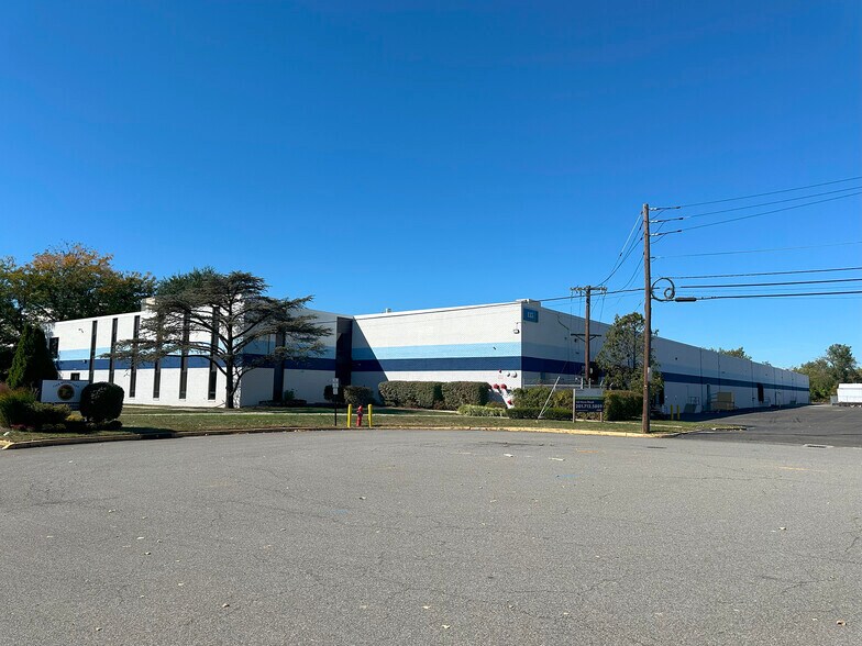 135 Kero Rd, Carlstadt, NJ for lease - Building Photo - Image 1 of 10