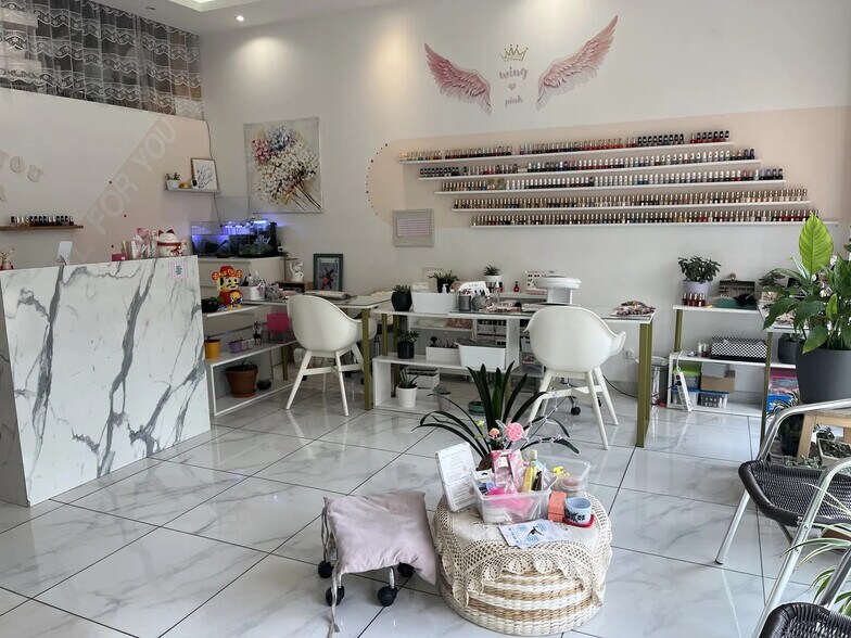 Flex in Saint-Maur-des-Fossés for lease - Interior Photo - Image 1 of 3