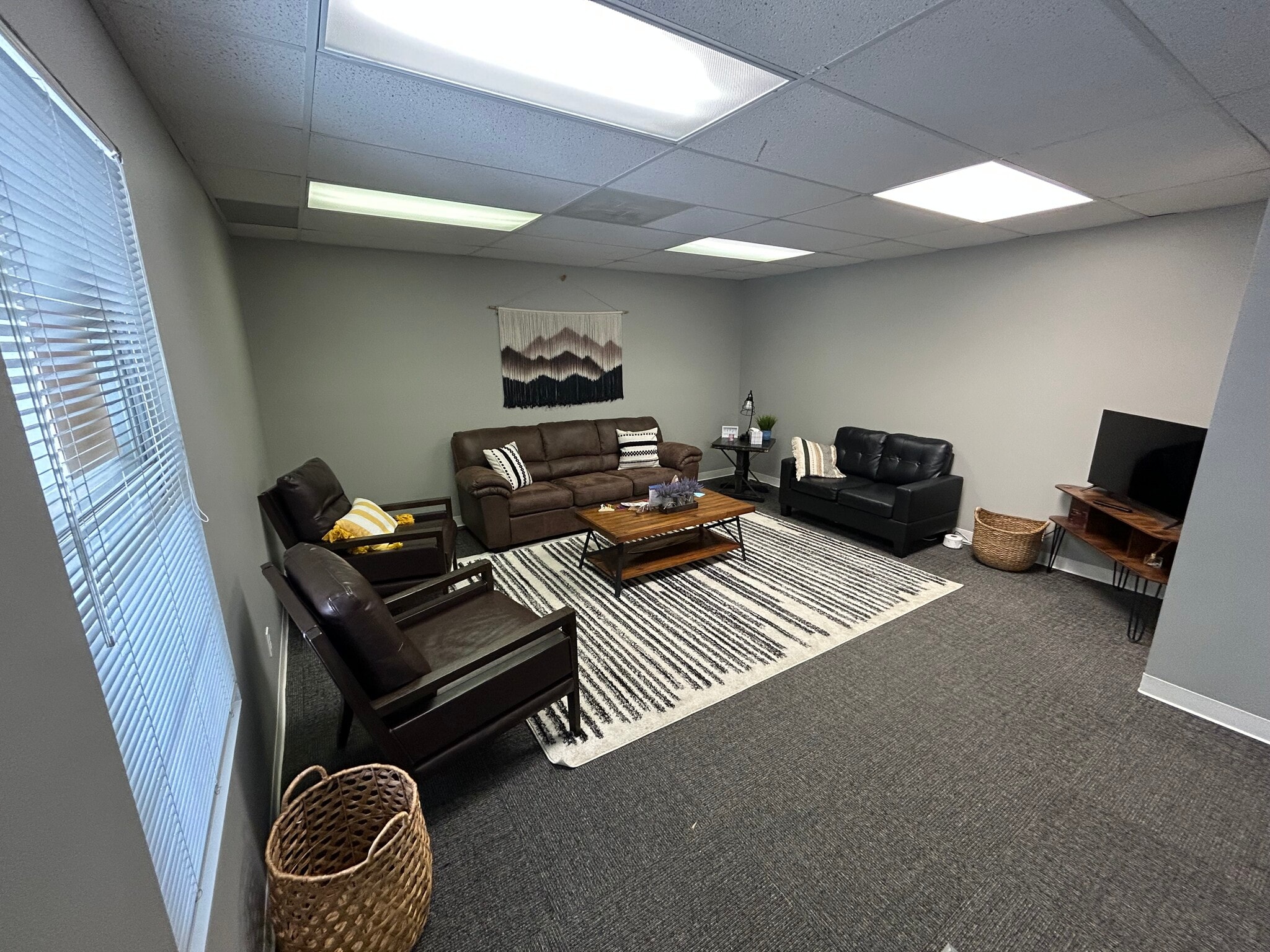 5722 N Broadway St, Kansas City, MO for lease Interior Photo- Image 1 of 15