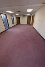 4212 S Hocker Dr, Independence, MO for sale Interior Photo- Image 1 of 10