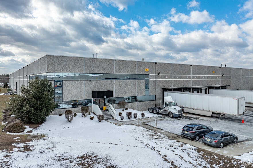 240-290 Heller Park Ct, Dayton, NJ for sale - Primary Photo - Image 1 of 1