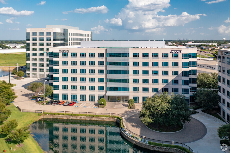 5775-5875 N Sam Houston Pky W, Houston, TX for lease - Building Photo - Image 1 of 6