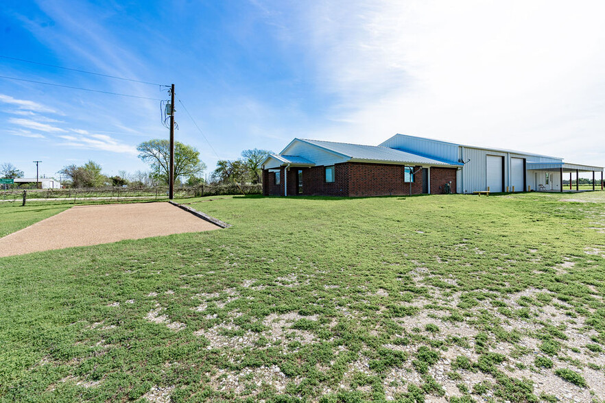 807 FM 489, Donie, TX for sale - Primary Photo - Image 1 of 64