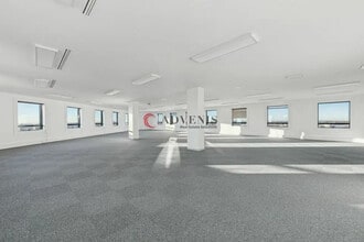 Office in Noisy-le-Grand for lease Building Photo- Image 2 of 4