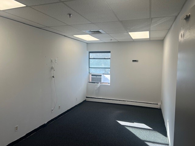 66-70 Randall Ave, Rockville Centre, NY for lease Interior Photo- Image 1 of 2