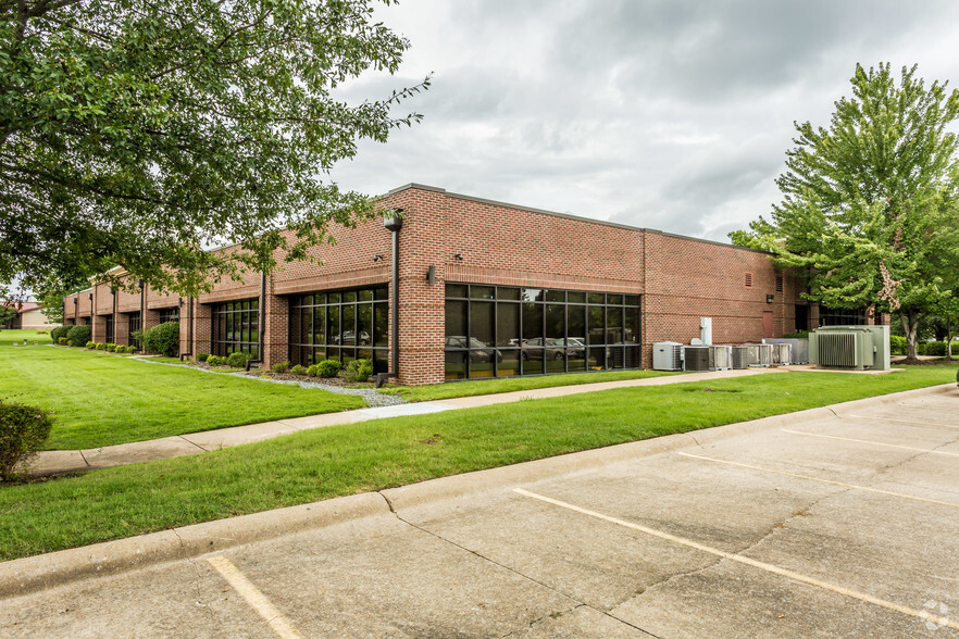 1520 Riverfront Dr, Little Rock, AR for lease - Building Photo - Image 2 of 8