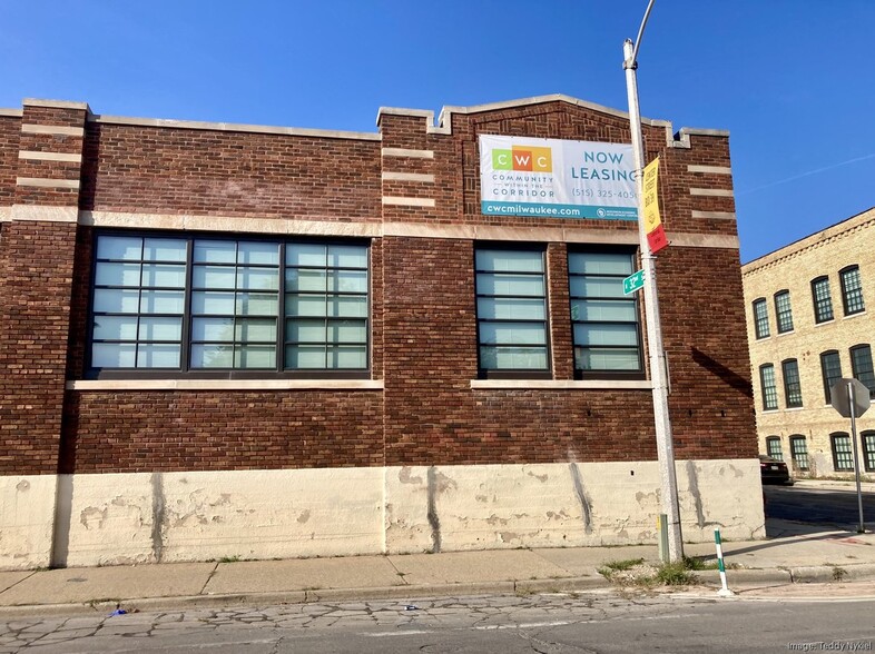 3212 W Center St, Milwaukee, WI for lease - Primary Photo - Image 1 of 1