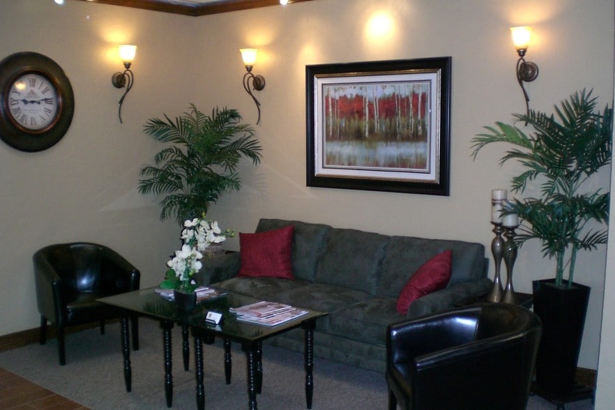 2947 E Broadway St, Pearland, TX for lease - Lobby - Image 3 of 4