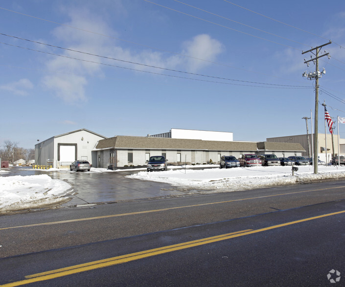 400 McCormick Dr, Lapeer, MI for lease - Building Photo - Image 2 of 6