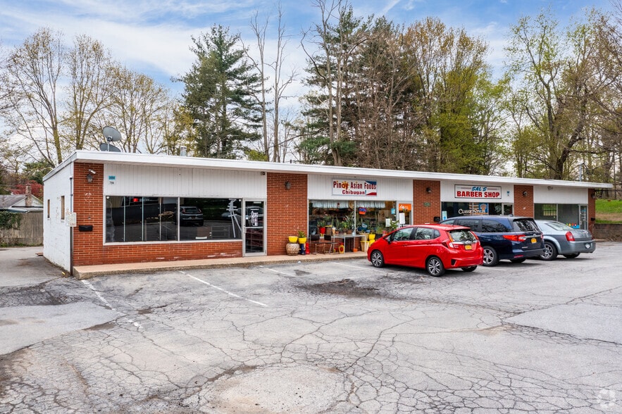 794 Dutchess Tpke, Poughkeepsie, NY for sale - Building Photo - Image 1 of 1