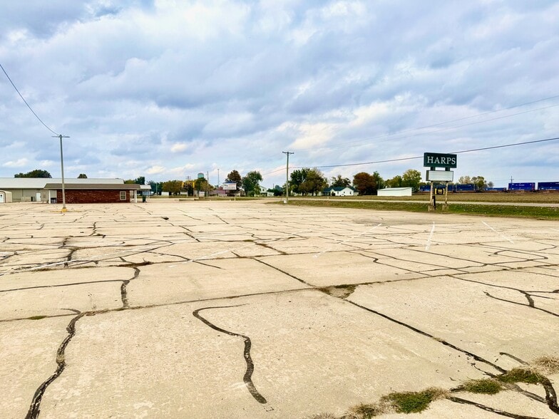881 S Walnut St, Bernie, MO for sale - Building Photo - Image 3 of 18