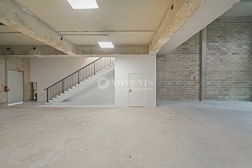 Boulevard Michael Faraday, Serris for lease - Interior Photo - Image 3 of 12