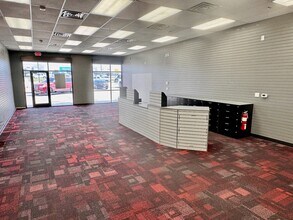 2128 W Oaklawn Rd, Pleasanton, TX for lease Building Photo- Image 2 of 8