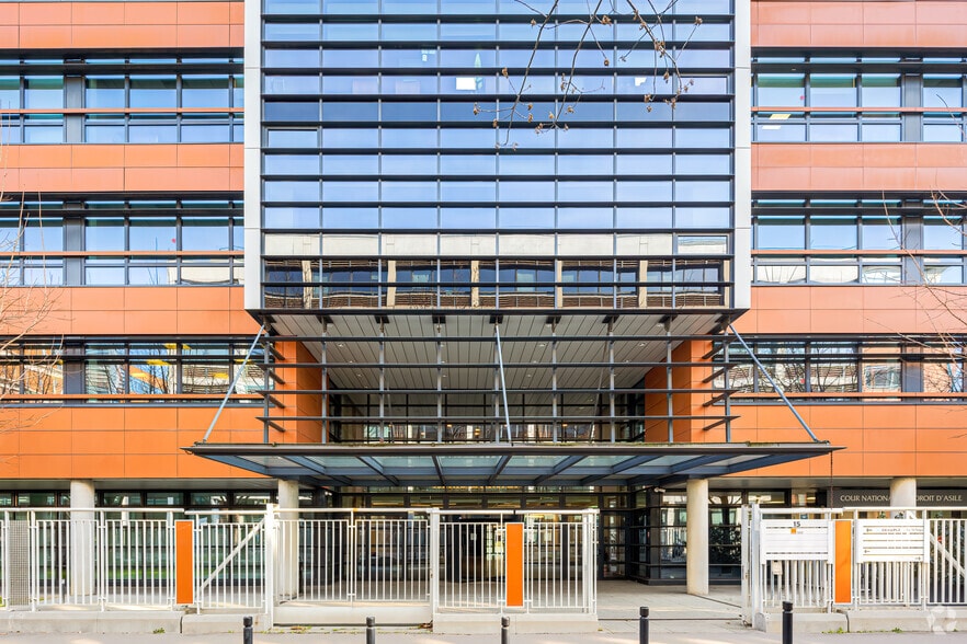 3-15 Rue Henri Rol Tanguy, Montreuil for lease - Building Photo - Image 2 of 4