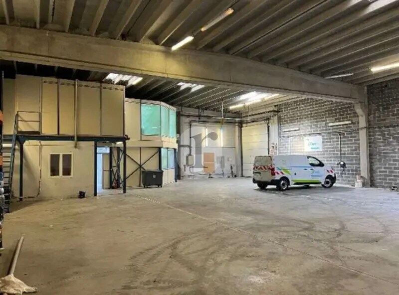 Office in Lesquin for lease Interior Photo- Image 1 of 11