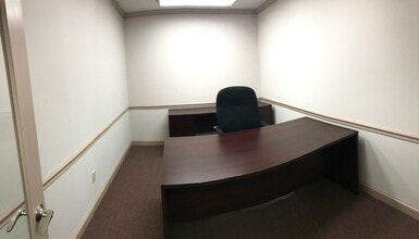 4 Terry Dr, Newtown, PA for lease Interior Photo- Image 1 of 9