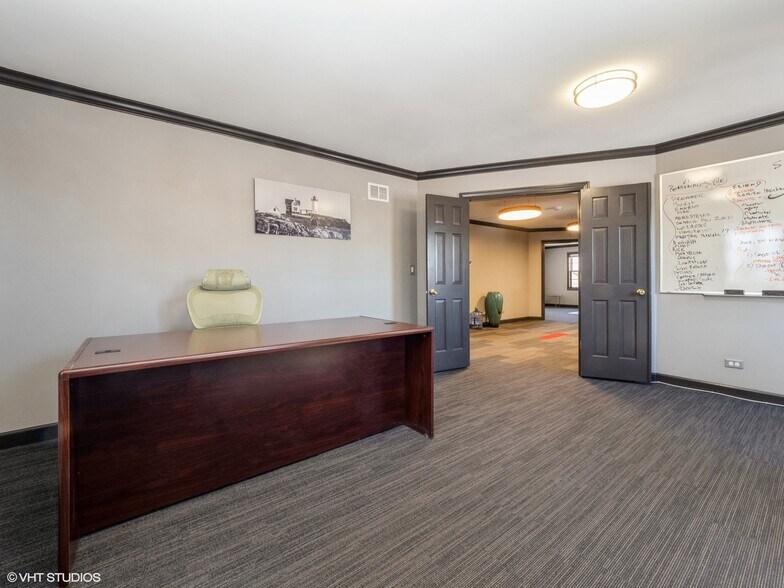 1600 W Colonial Pky, Inverness, IL for lease - Interior Photo - Image 3 of 12